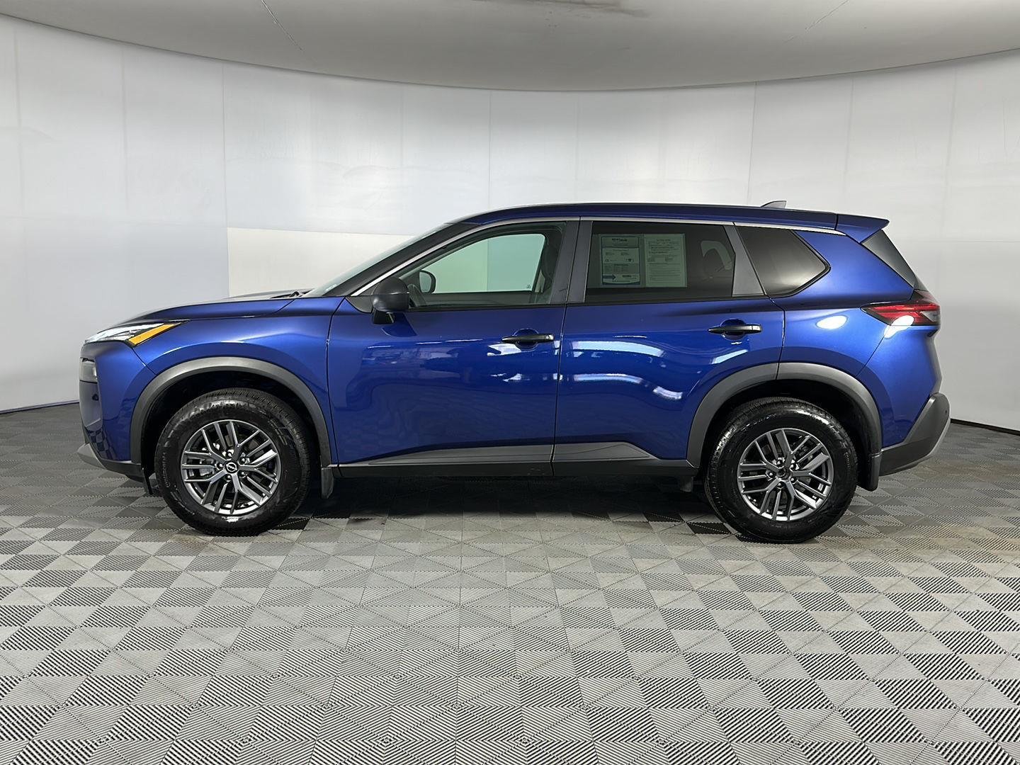 Used 2022 Caspian Blue Metallic Nissan S image 17