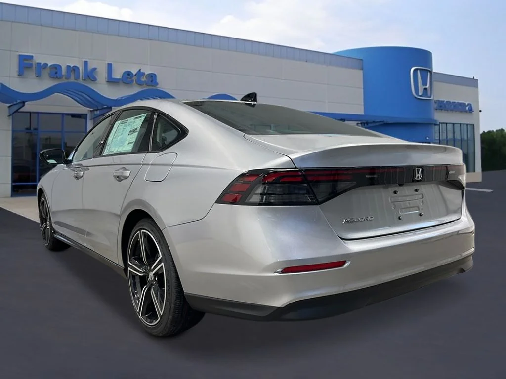 New 2026 Solar Silver Metallic Honda SE image 3