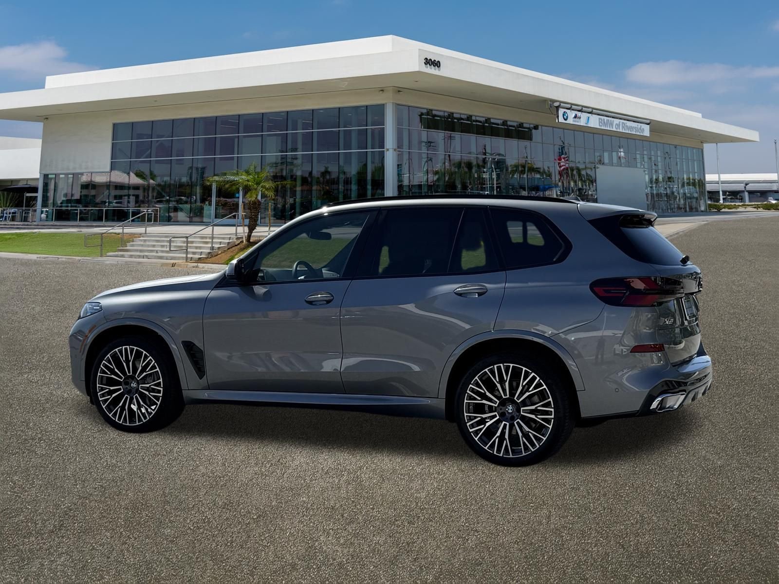 New 2026 Skyscraper Grey Metallic BMW sDrive40i image 7