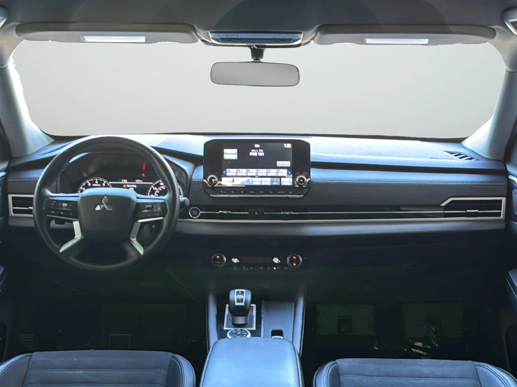 Used 2024 Black Mitsubishi SE image 9