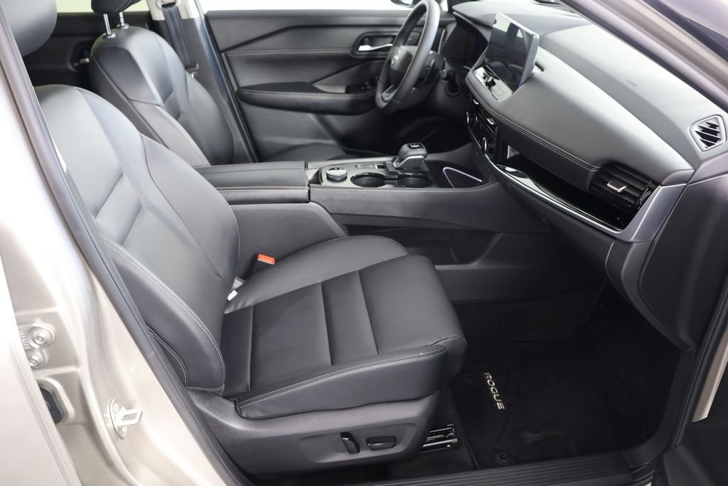 Used 2025 Gold Nissan SL image 24