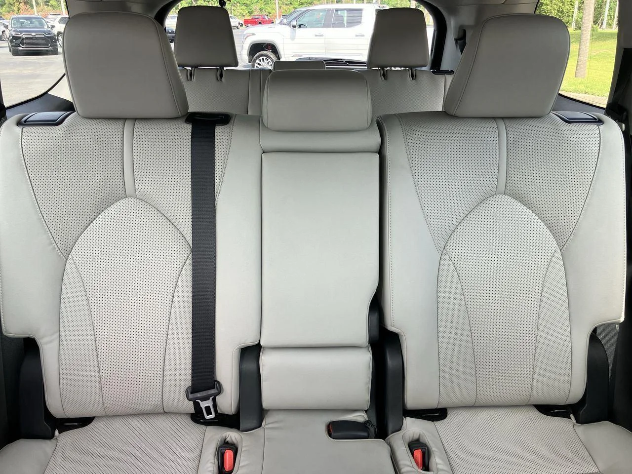 Certified Used 2025 White (Wind Chill Pearl) Toyota Limited image 37