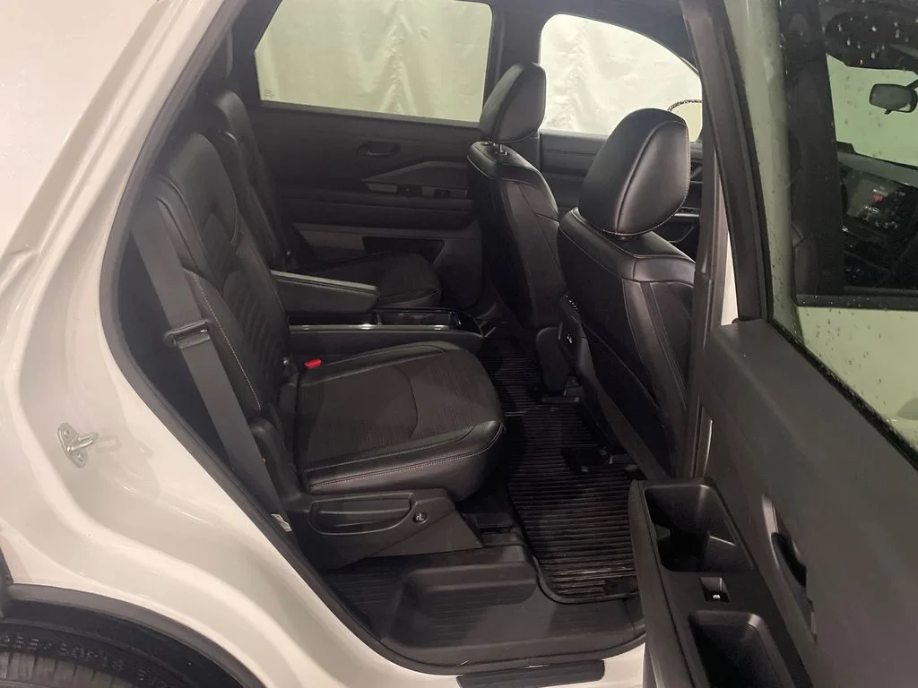 Used 2024 Pearl White Tricoat/Super Black Nissan Rock Creek image 24