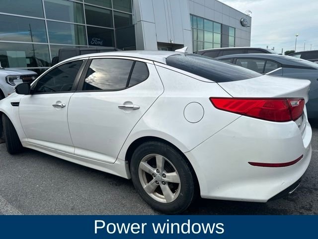 Used 2015 White Kia LX image 4