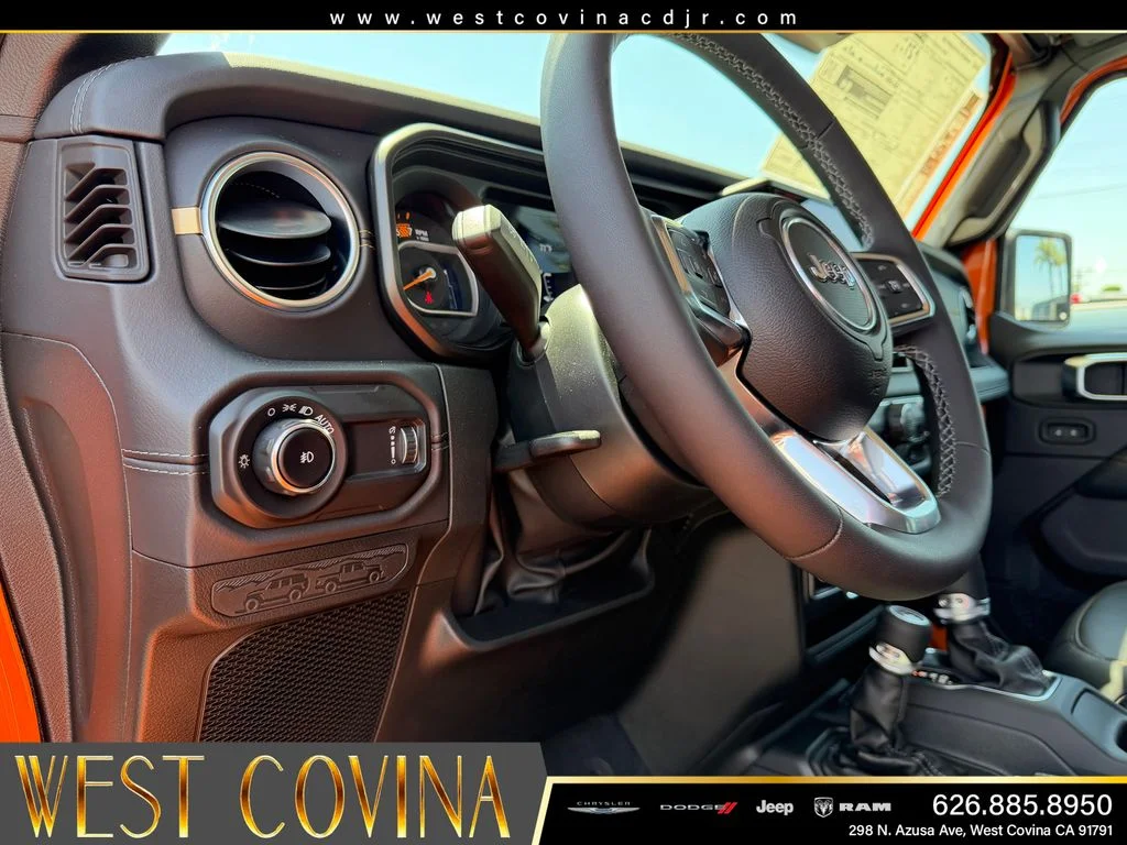 2025 Jeep Wrangler 4-Door Sahara - Photo 14
