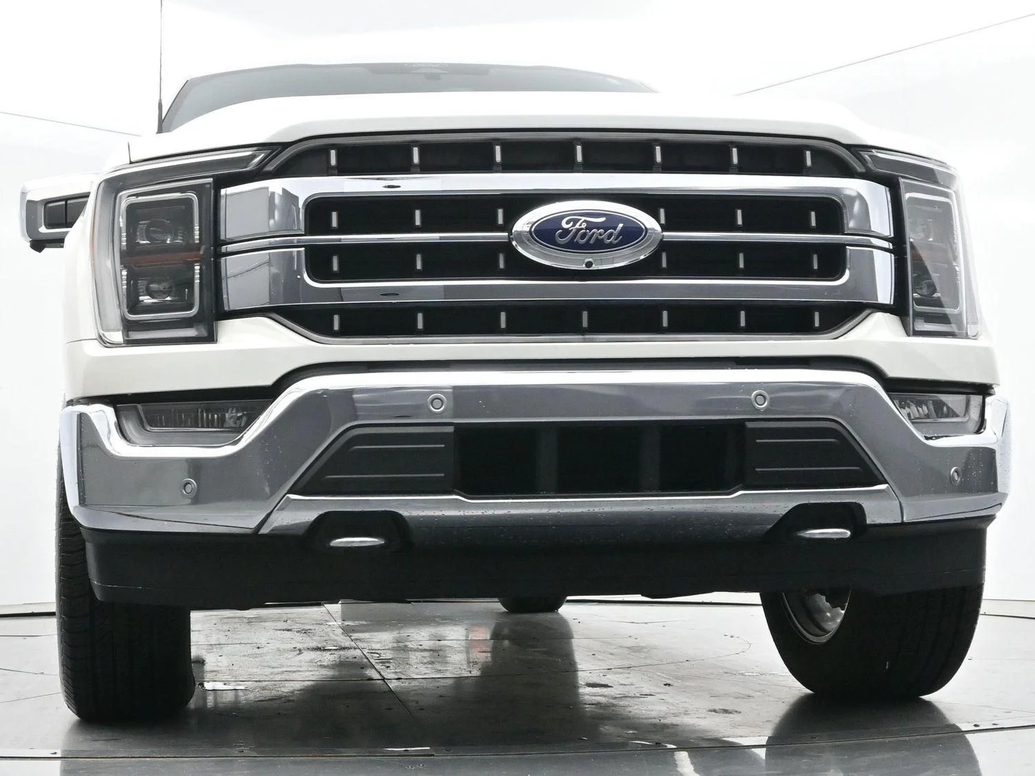 Used 2022 Star White Metallic Tri-Coat Ford LARIAT image 49