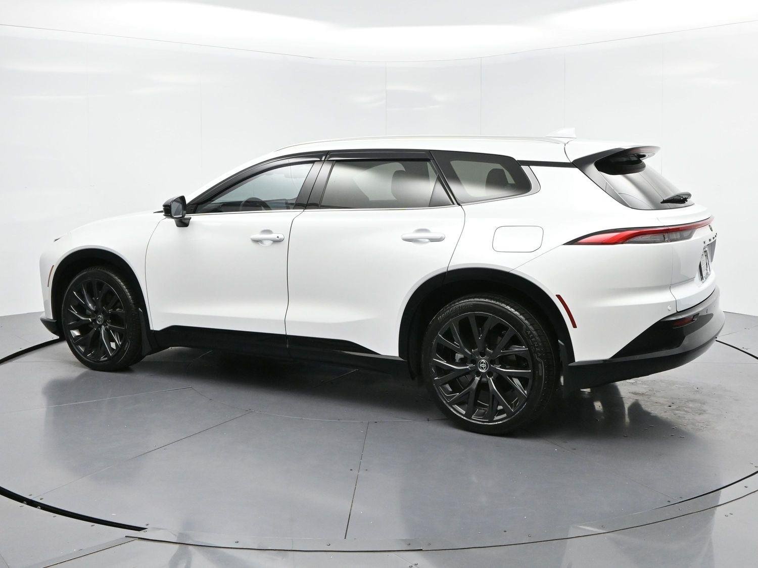 Used 2025  Toyota XLE image 5