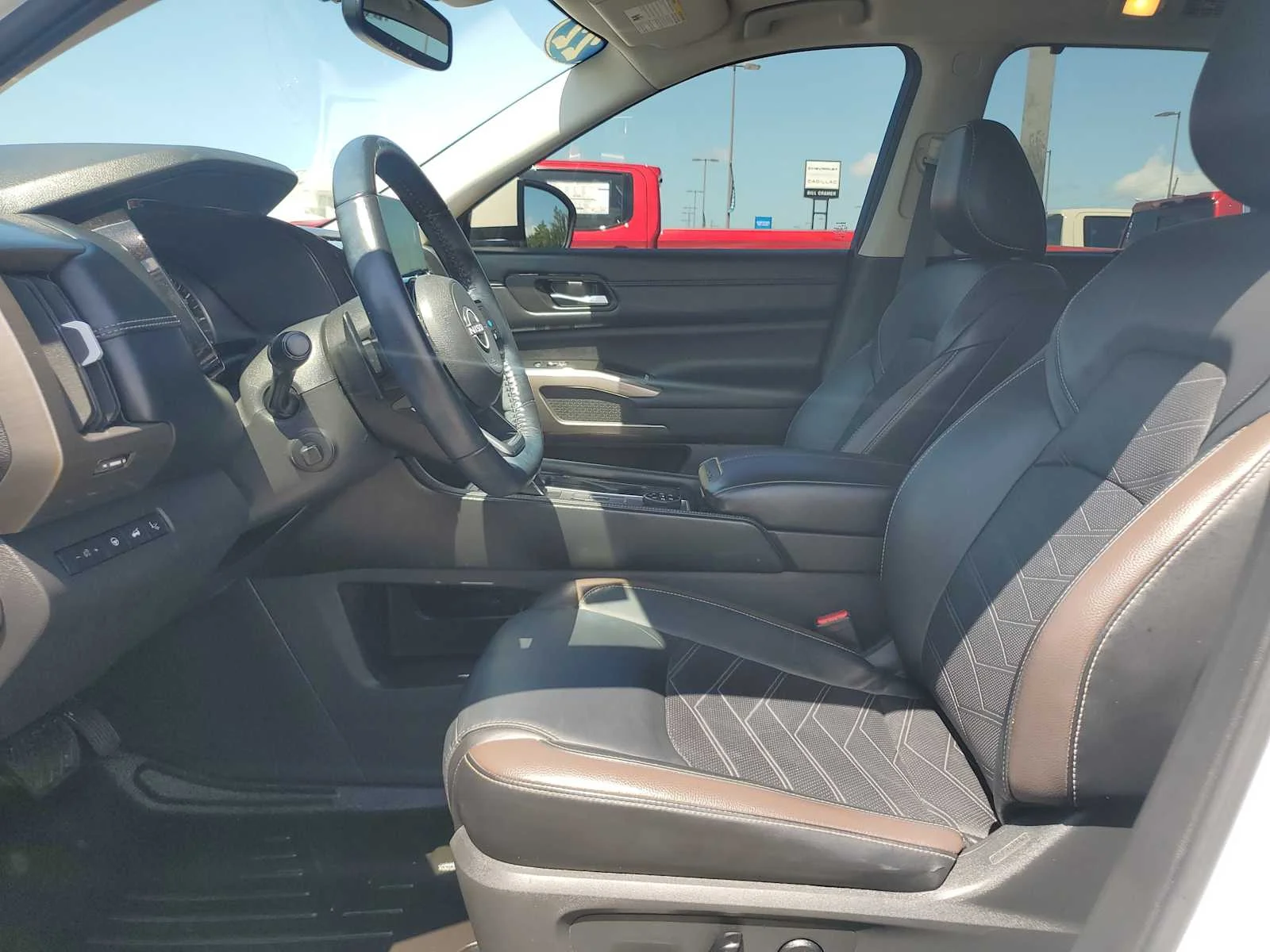 Used 2022  Nissan Platinum image 13