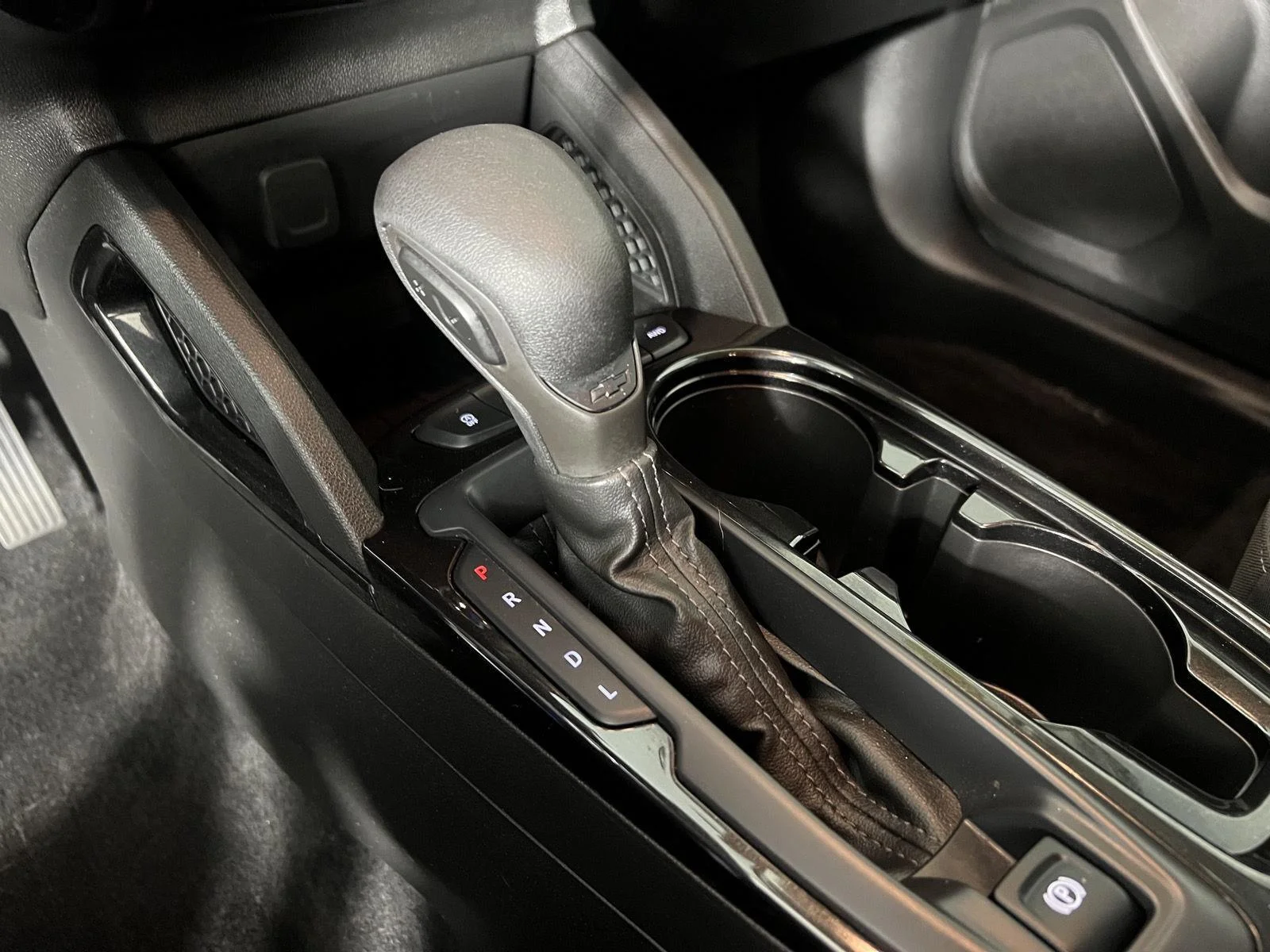 Used 2024 Fountain Blue Chevrolet LT image 17