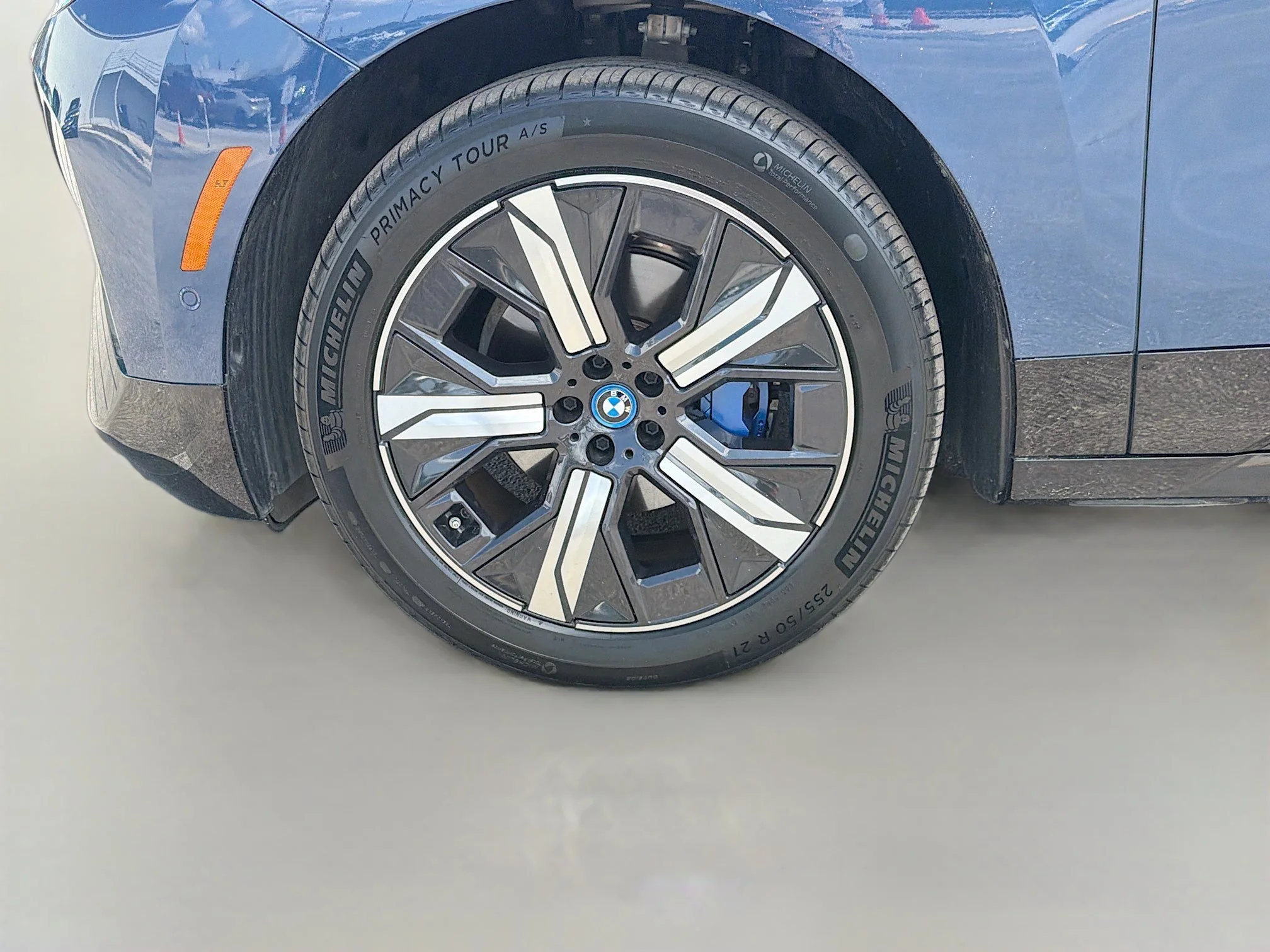 Certified Used 2023 Phytonic Blue Metallic BMW xDrive50 image 38