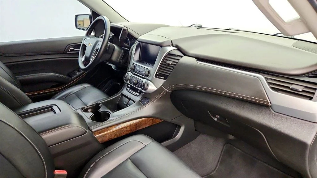 Used 2020 Silver Ice Metallic Chevrolet 4WD 4dr LT w/ Luxury Pkg & Sun/Entertainment Pkg image 26