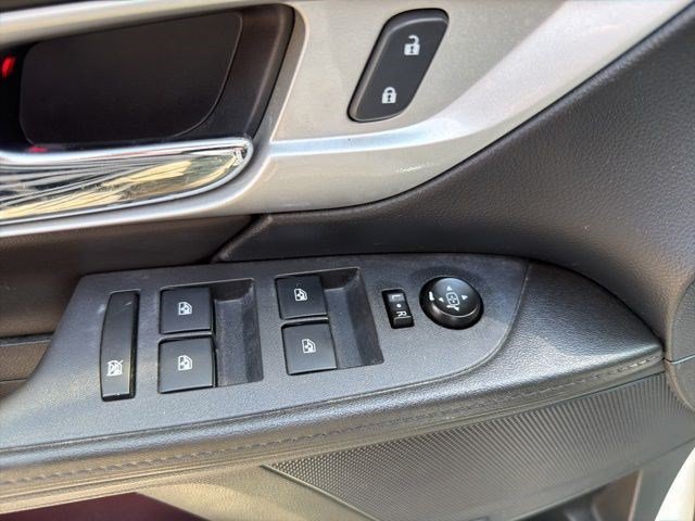 Used 2017 White Frost Tricoat GMC SLT image 12
