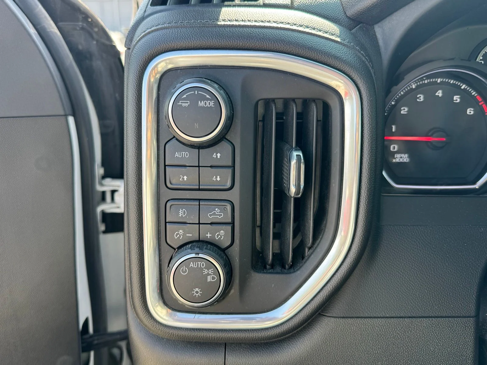 Used 2022 White Chevrolet LT Trail Boss image 16