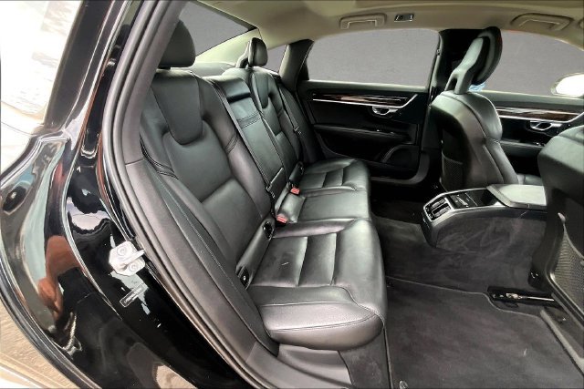 Used 2018 Black Stone Volvo T5 Momentum image 24