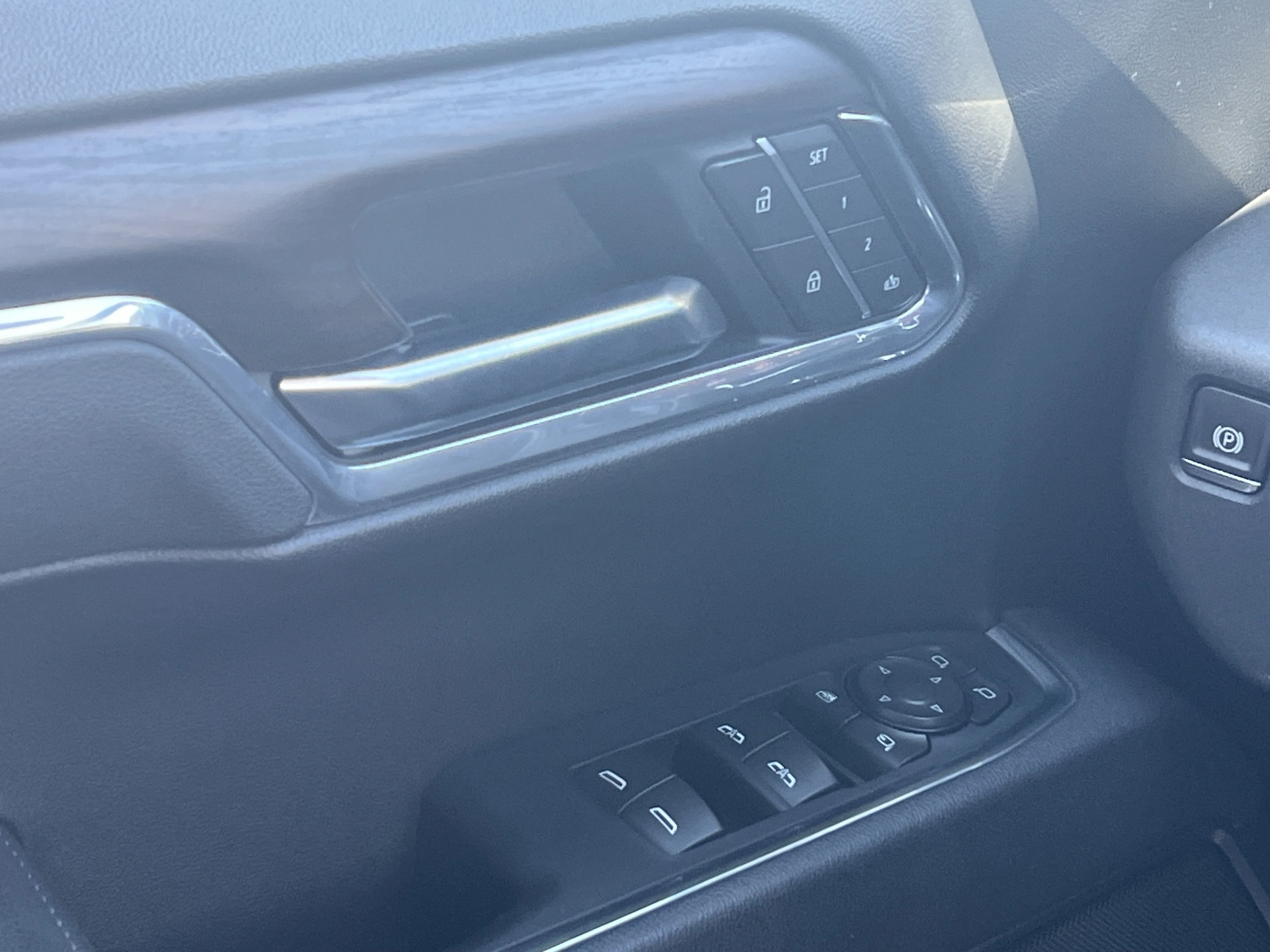 Used 2025 Summit White GMC SLT image 23