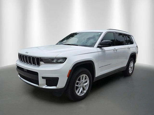 New 2026 Bright White Clear-Coat Exterior Paint Jeep Laredo X image 2