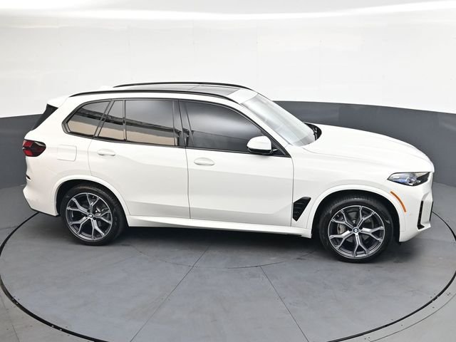 Used 2025 White BMW xDrive40i image 29