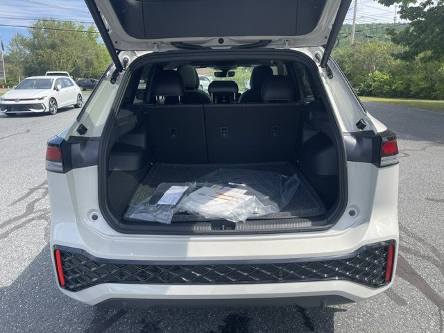 New 2026 Sandstone W/Deep Black Roof Volkswagen SE R-Line AWD image 9