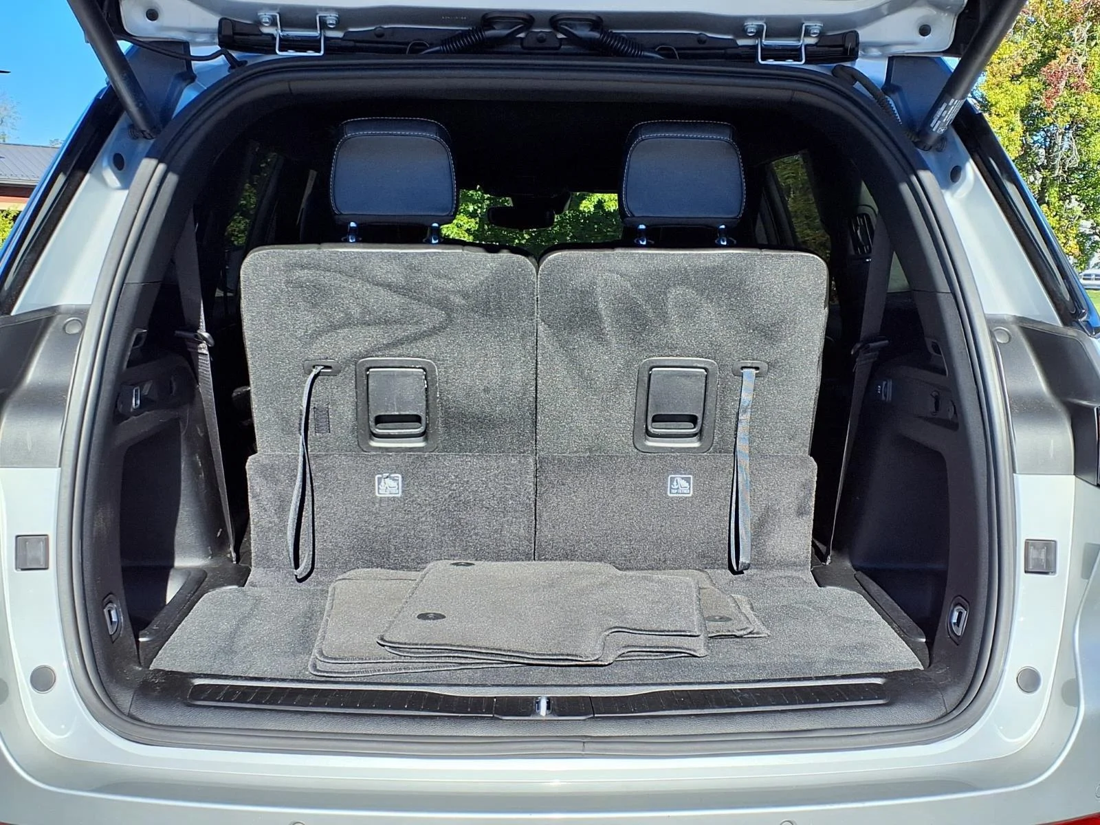 Used 2023 Silver Zynith Jeep Altitude image 33