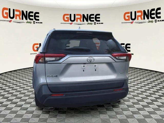 Used 2023  Toyota XLE image 4