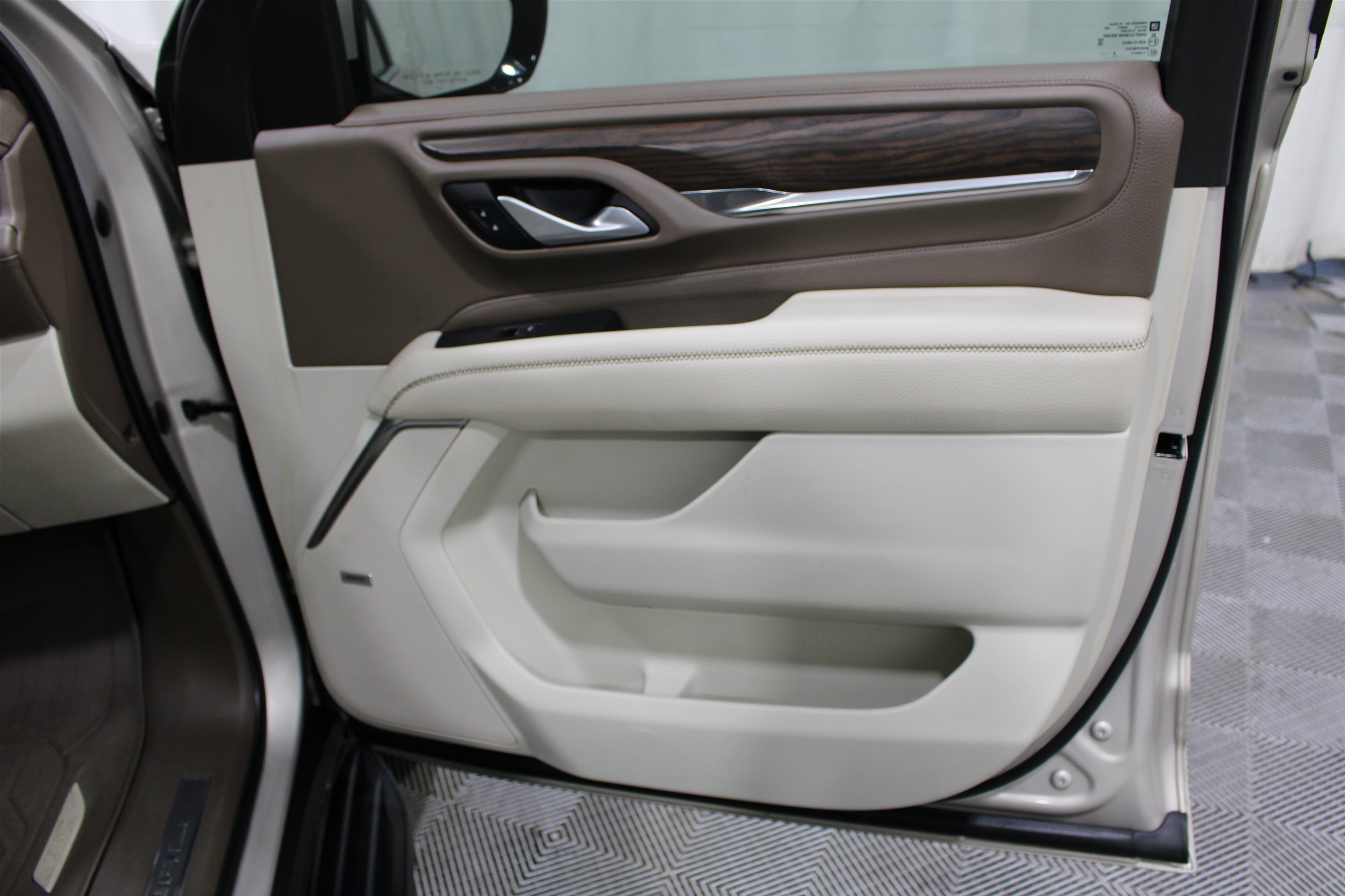 Used 2023 Pearl Beige Metallic GMC Denali image 29