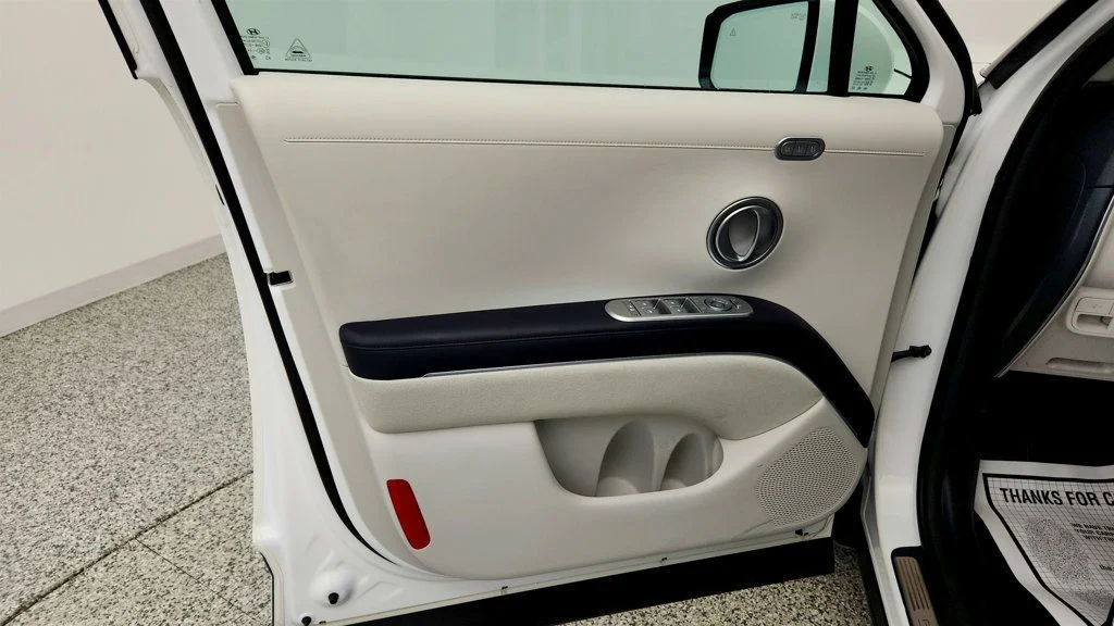 Used 2026 Creamy White Pearl Hyundai Calligraphy FWD image 11