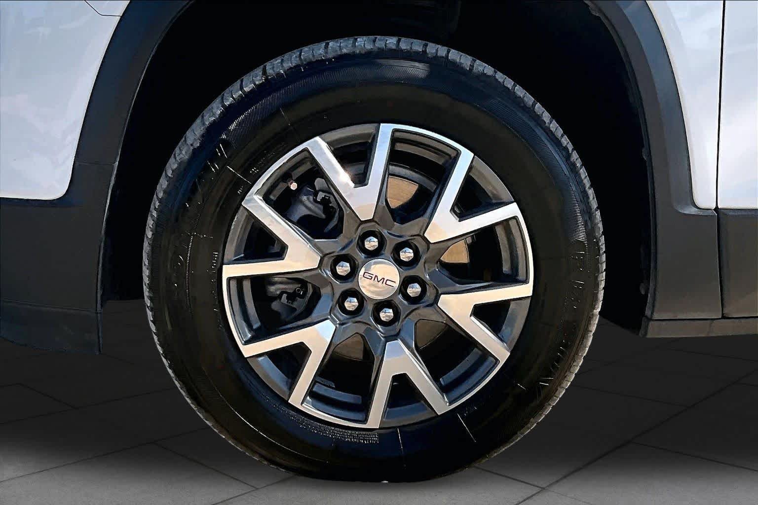 Used 2022 Summit White GMC SLE image 13