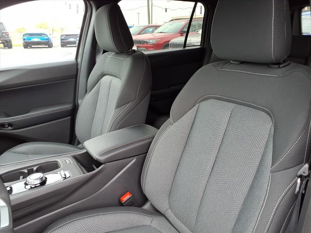 New 2026 Sting-Gray Clear-Coat Exterior Paint Jeep Laredo image 10