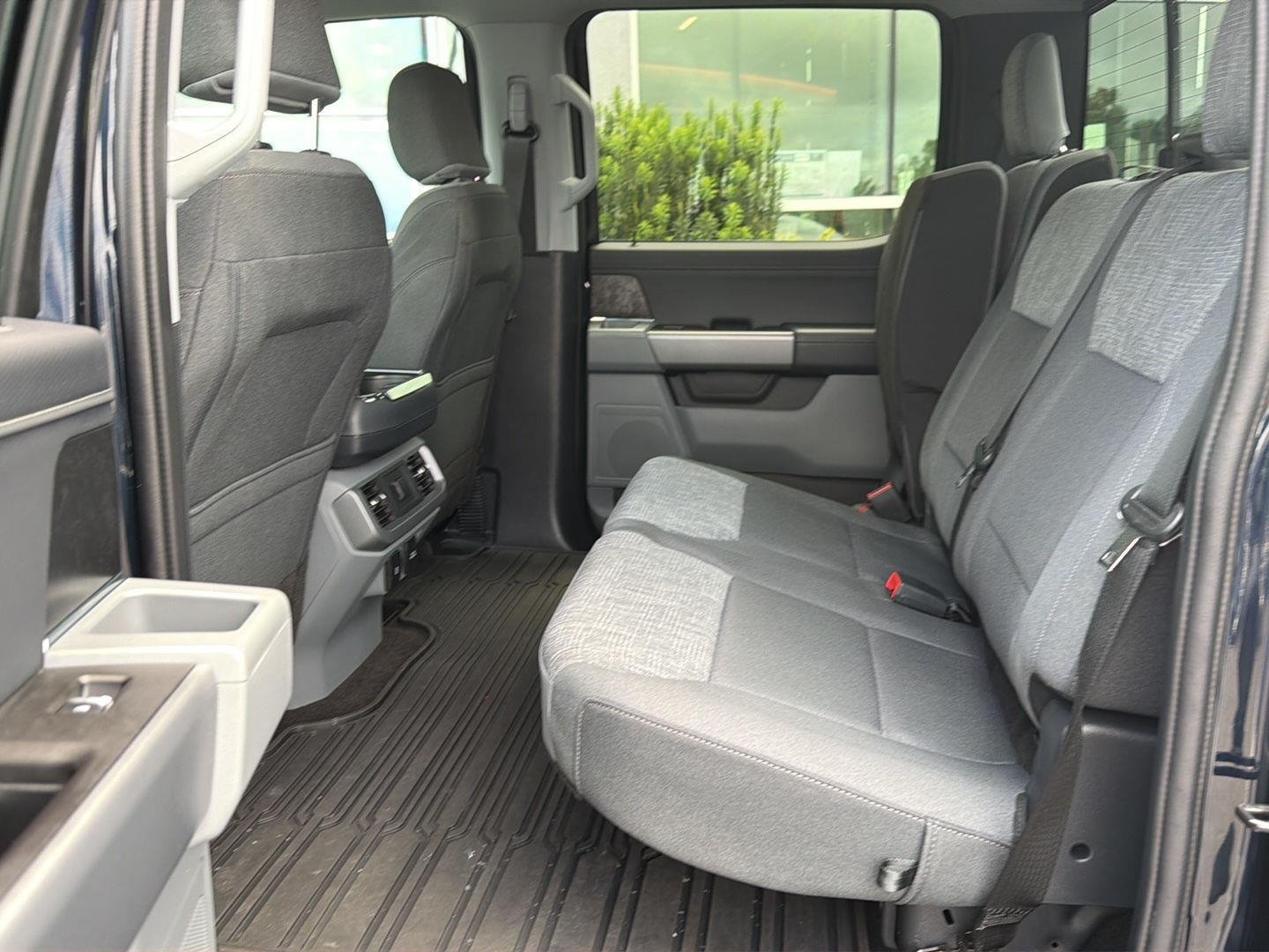 Used 2022 Antimatter Blue Ford XLT image 11