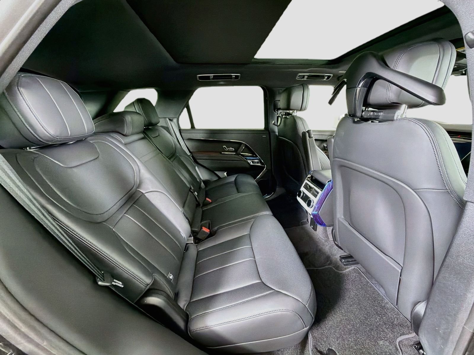 New 2026 Carpathian Grey Land Rover Dynamic SE image 30