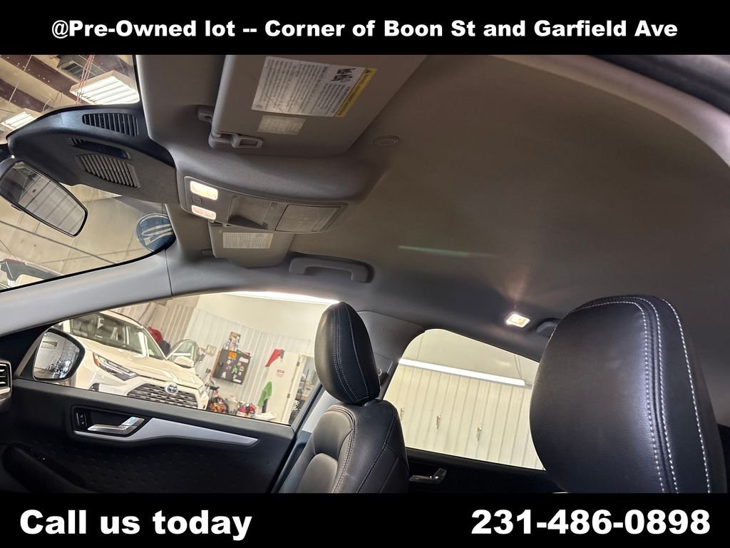 Used 2020 Blue Ford SE Sport image 13