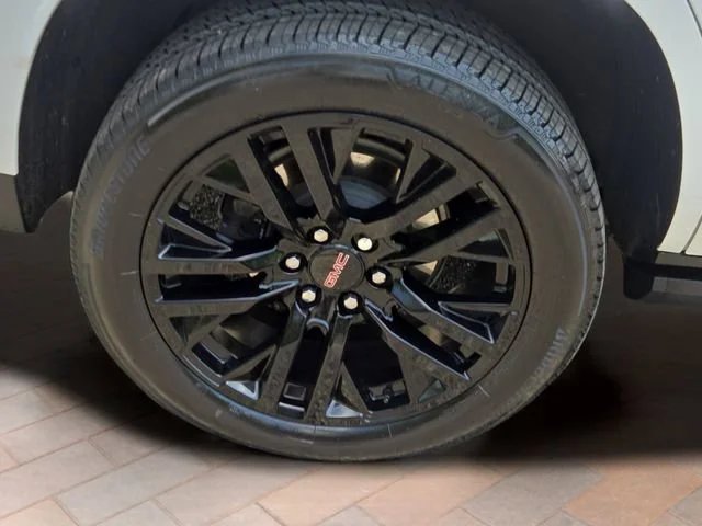 Used 2024 Summit White GMC Denali image 29
