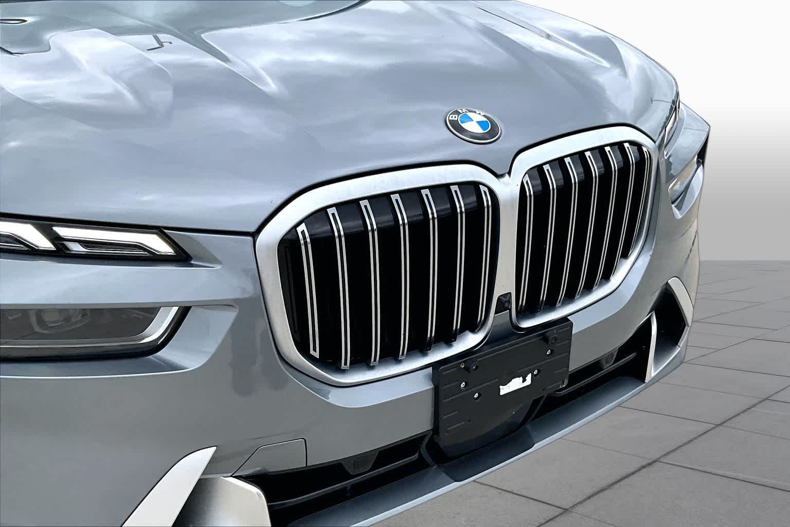 Used 2026 Skyscraper Grey Metallic BMW xDrive40i image 29