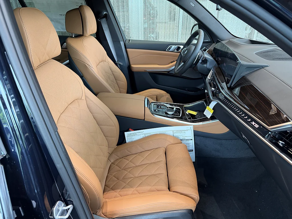 New 2026 Carbon Black Metallic BMW xDrive50e image 14