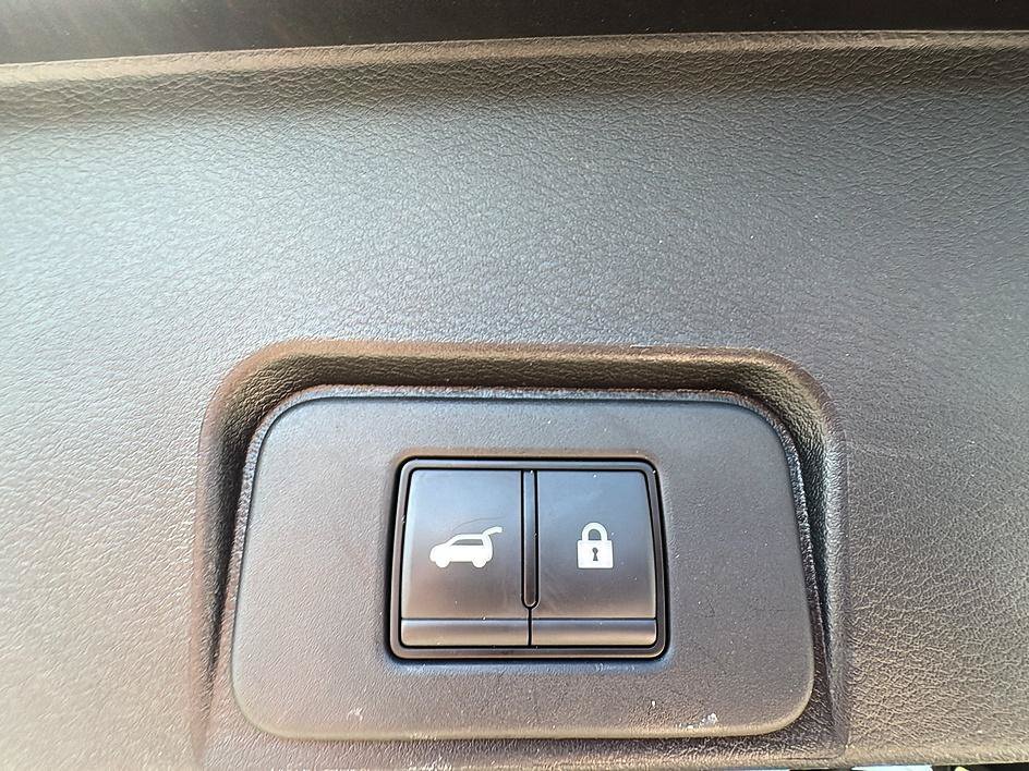 Used 2025 Deep Ocean Blue Pearl Nissan SV image 39