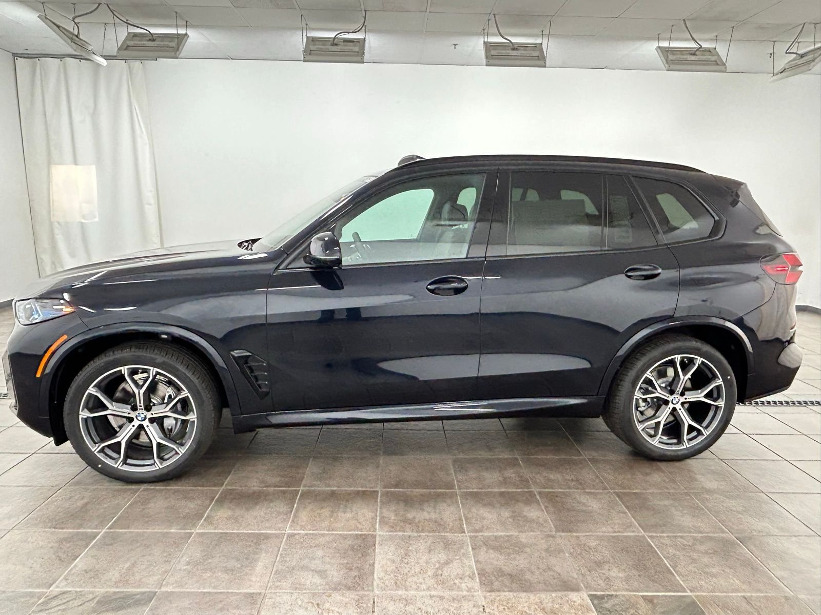 New 2026 Carbon Black Metallic BMW xDrive40i image 2