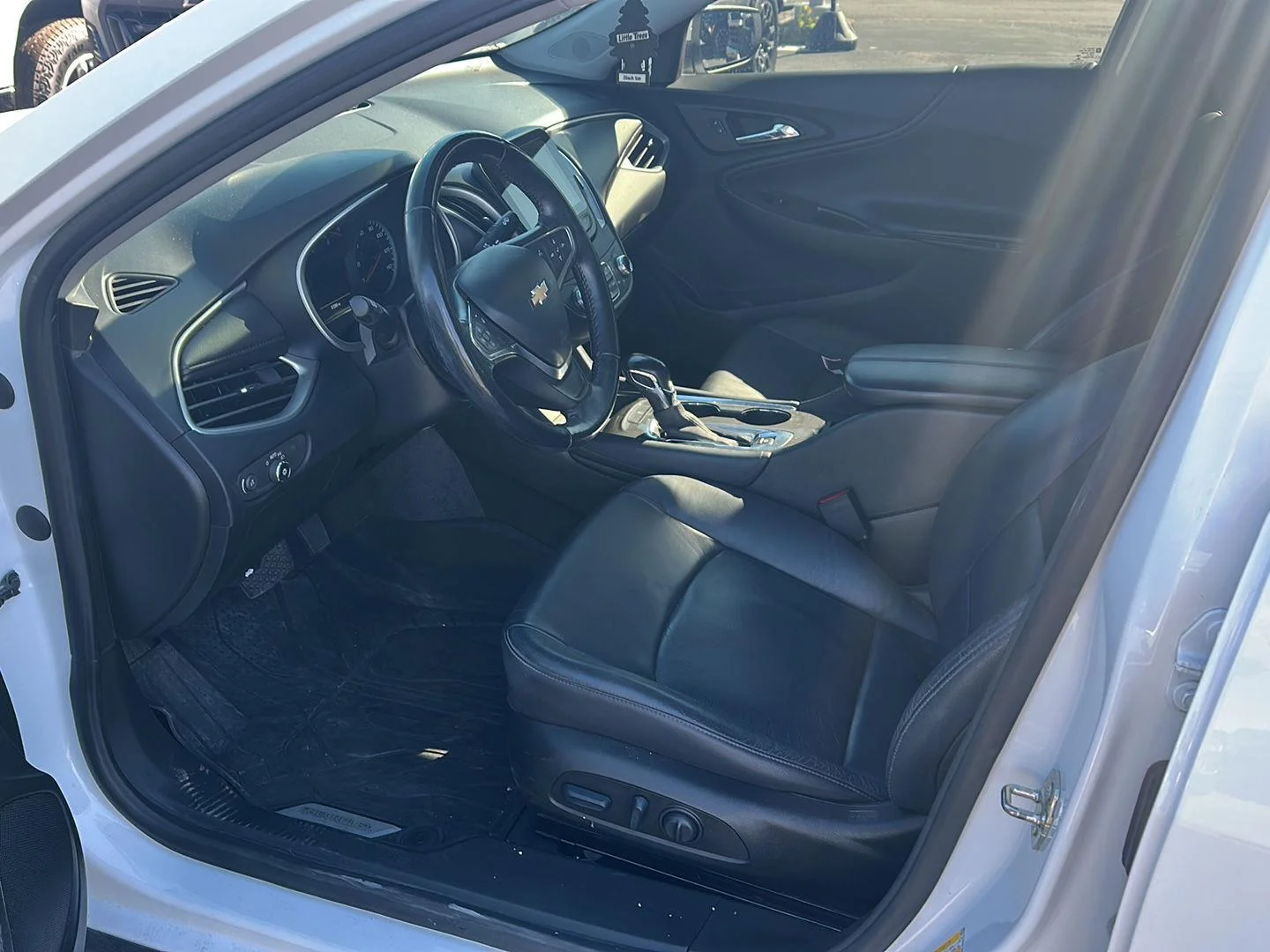 Used 2022 Summit White Chevrolet LT image 7