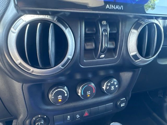 Used 2014 Gray Jeep Unlimited Sport image 21