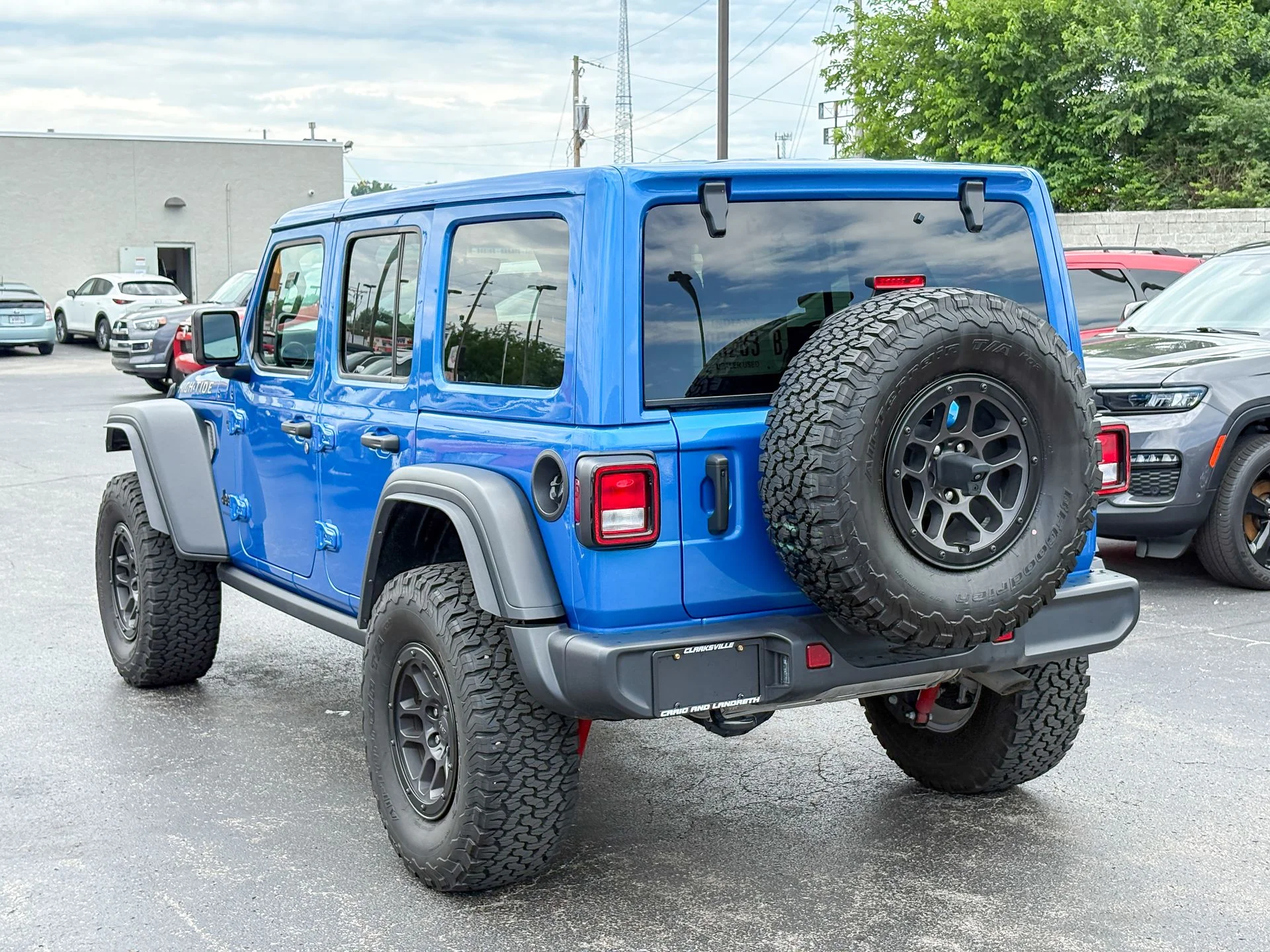 Used 2023 Blue Jeep High Tide image 6