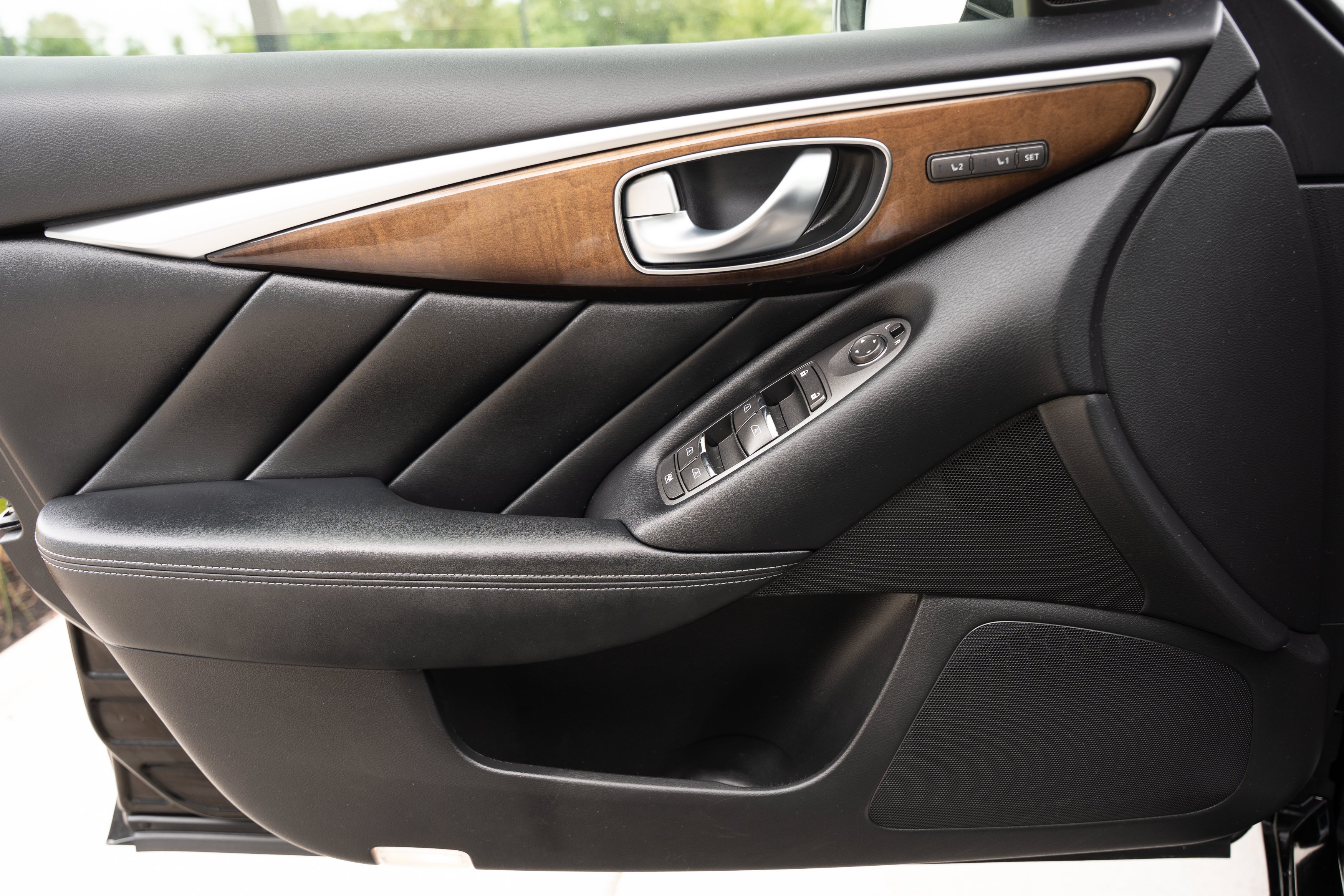 Used 2014 Black Obsidian INFINITI Premium image 14