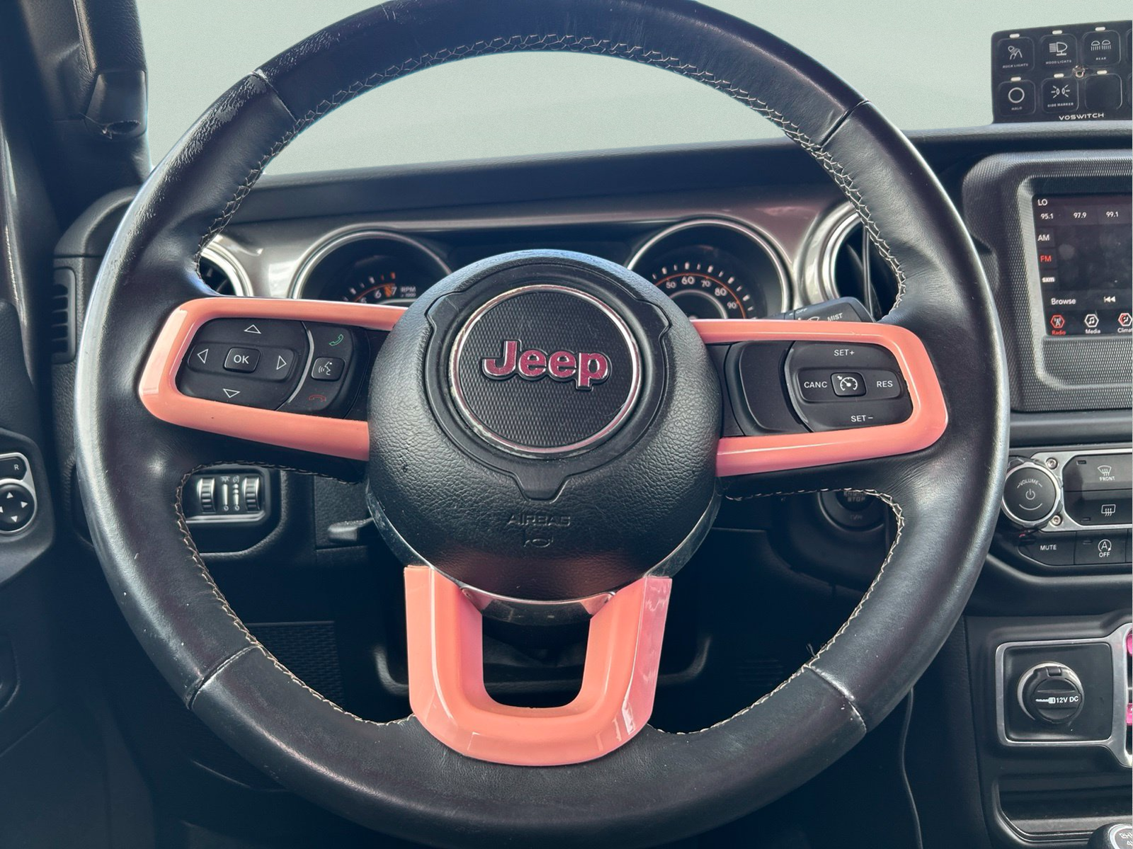Used 2018 Gray Jeep Unlimited Sahara image 23