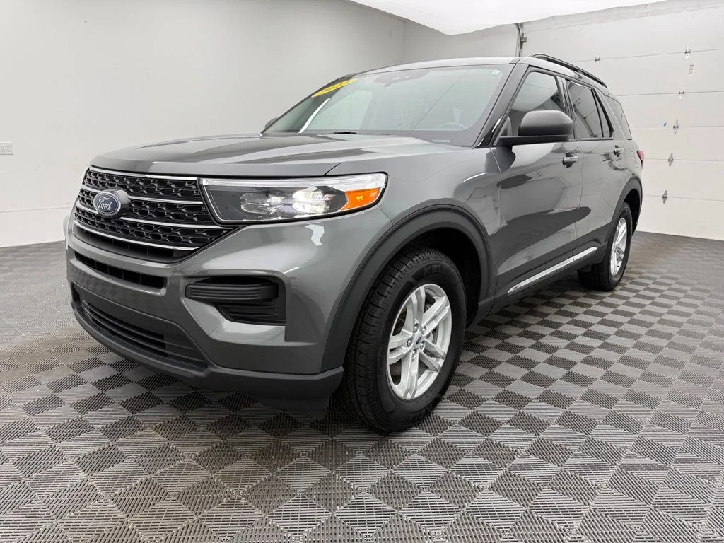 Used 2023 Gray Ford XLT image 2