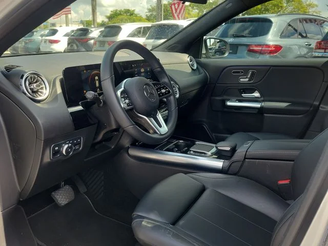 Used 2021 Silver Mercedes-Benz GLA 250 image 17