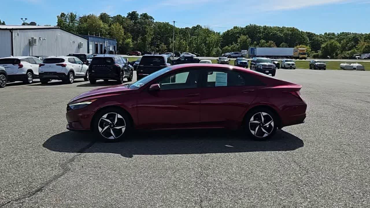 Used 2023 Ultimate Red Hyundai SEL image 5