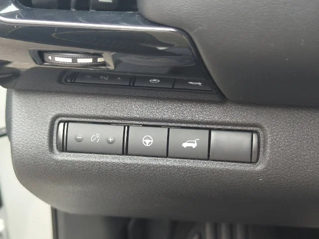 Used 2025 Silver Nissan SV image 21