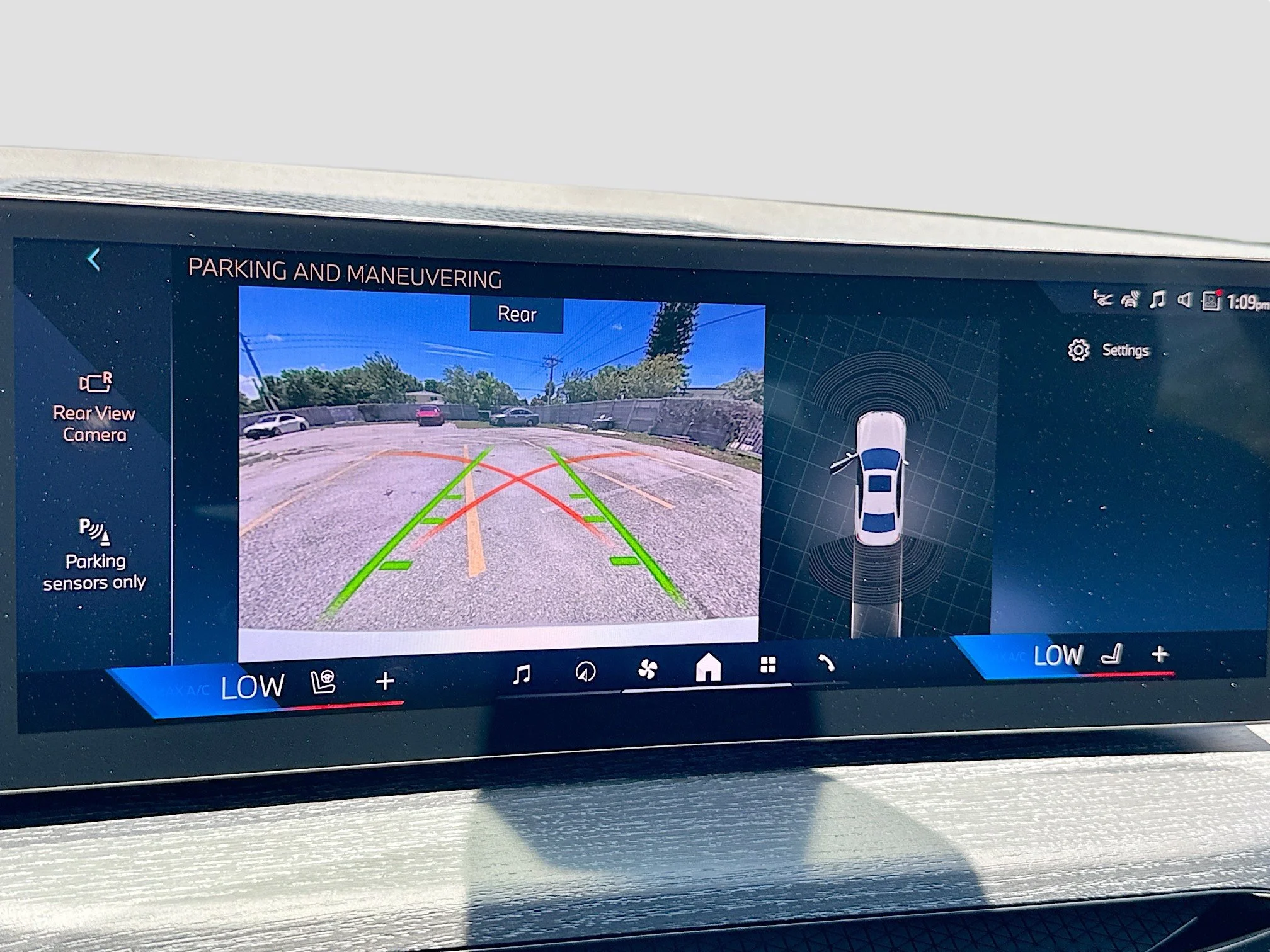 2025 BMW 3 Series 330i - Photo 14