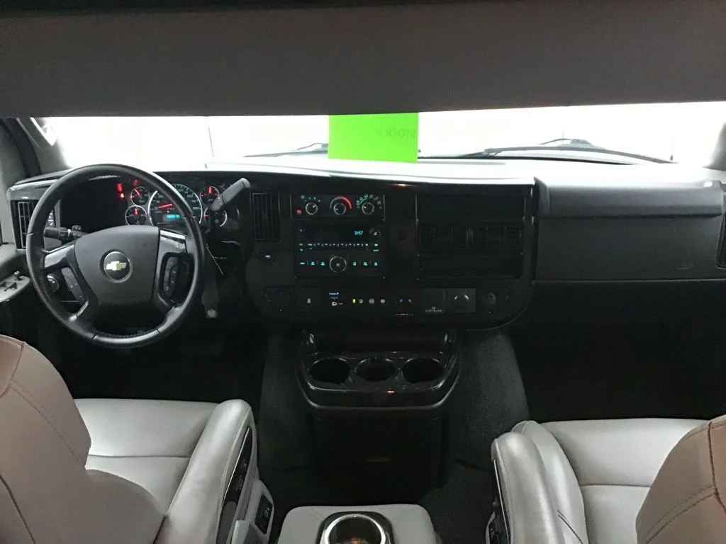 Used 2020 Black Chevrolet Explorer Limited SE image 2
