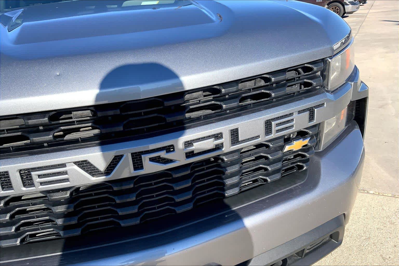 Used 2022 Satin Steel Metallic Chevrolet Custom image 28