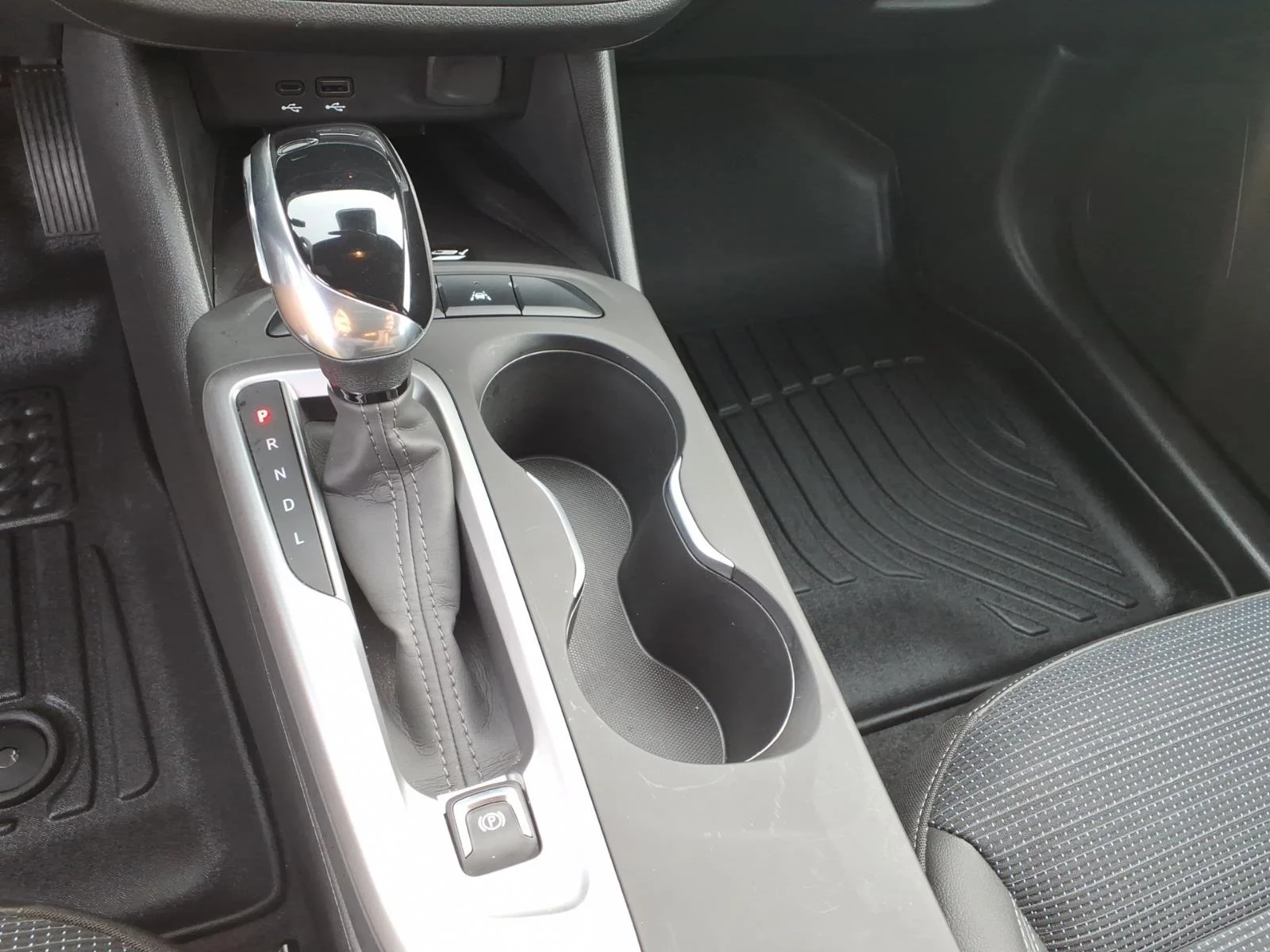 Used 2024 Ocean Blue Buick Preferred image 9