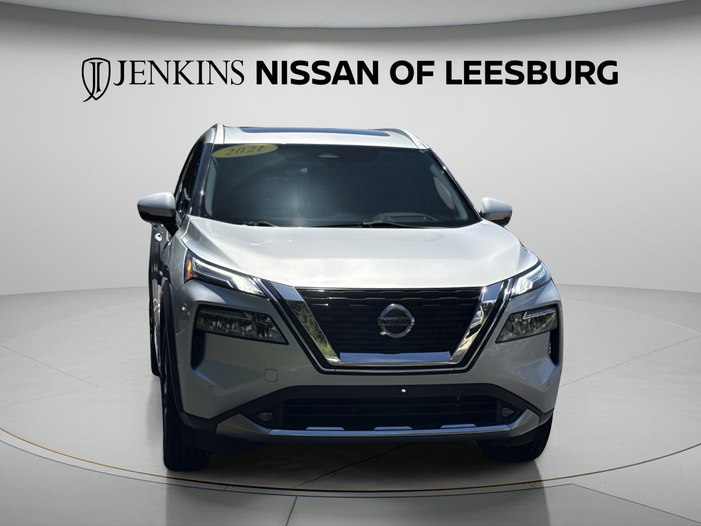 Used 2021 Brilliant Silver Metallic Nissan Platinum image 2